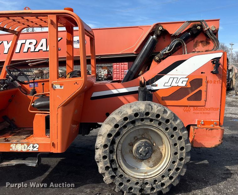 image for item FI0142 2013 JLG Skytrak 10042 telehandler