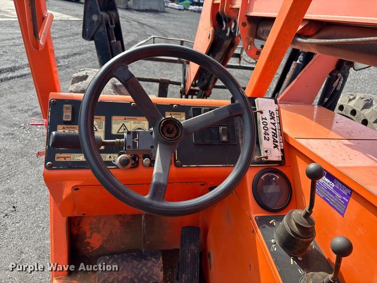 image for item FI0142 2013 JLG Skytrak 10042 telehandler