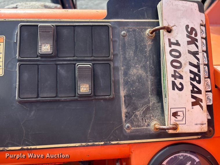 image for item FI0142 2013 JLG Skytrak 10042 telehandler