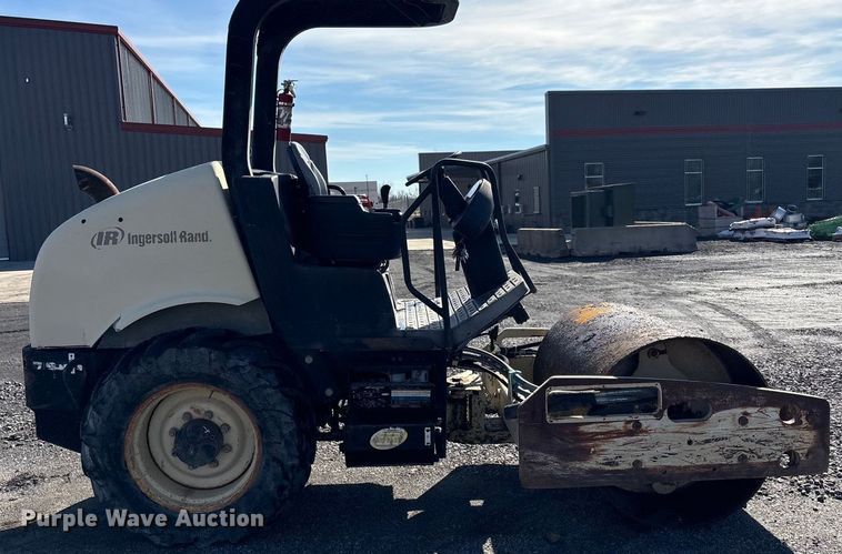 image for item FI0143 Ingersoll Rand SD-45D TF single drum vibratory roller