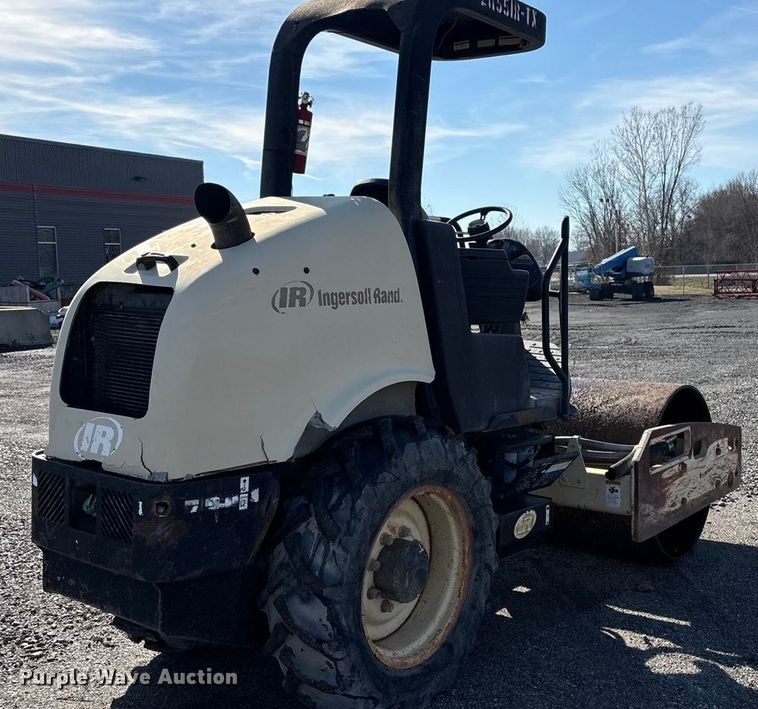 image for item FI0143 Ingersoll Rand SD-45D TF single drum vibratory roller