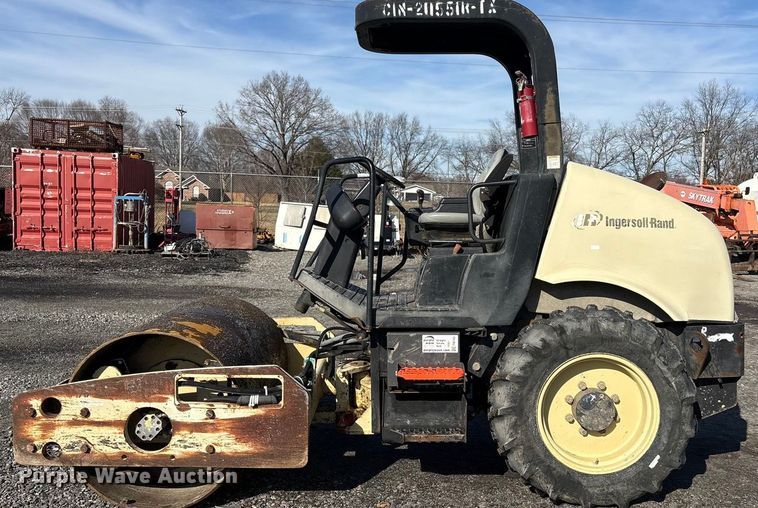 image for item FI0143 Ingersoll Rand SD-45D TF single drum vibratory roller