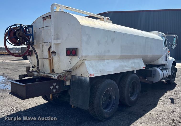 image for item FI0144 1995 International 8100 water truck