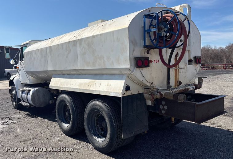 image for item FI0144 1995 International 8100 water truck