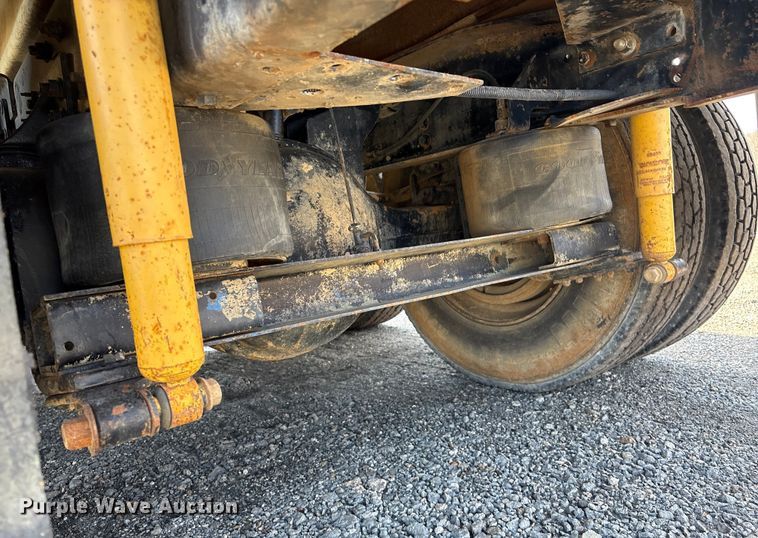 image for item FI0144 1995 International 8100 water truck