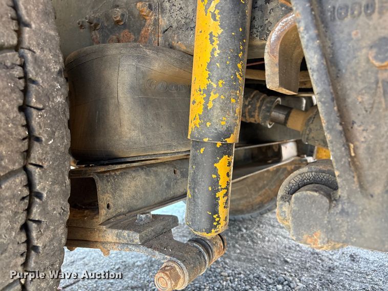 image for item FI0144 1995 International 8100 water truck