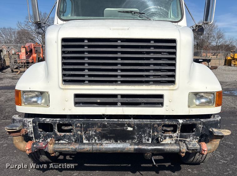 image for item FI0144 1995 International 8100 water truck