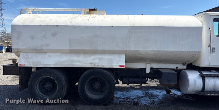 image for item FI0144 1995 International 8100 water truck