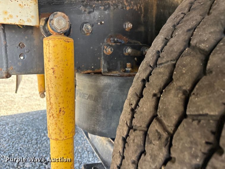 image for item FI0144 1995 International 8100 water truck