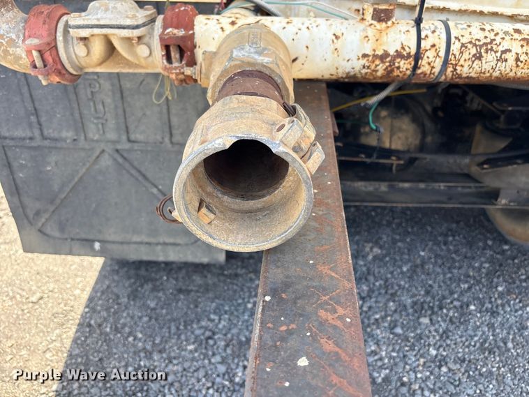 image for item FI0144 1995 International 8100 water truck