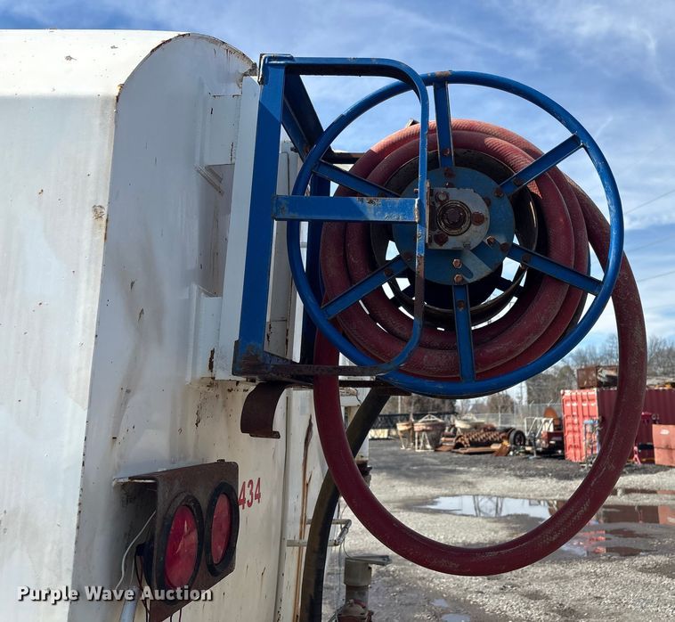 image for item FI0144 1995 International 8100 water truck