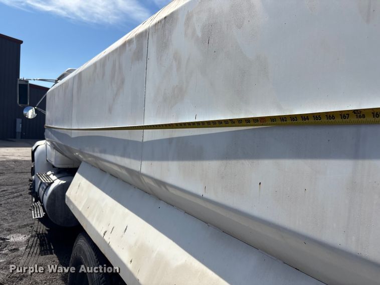 image for item FI0144 1995 International 8100 water truck