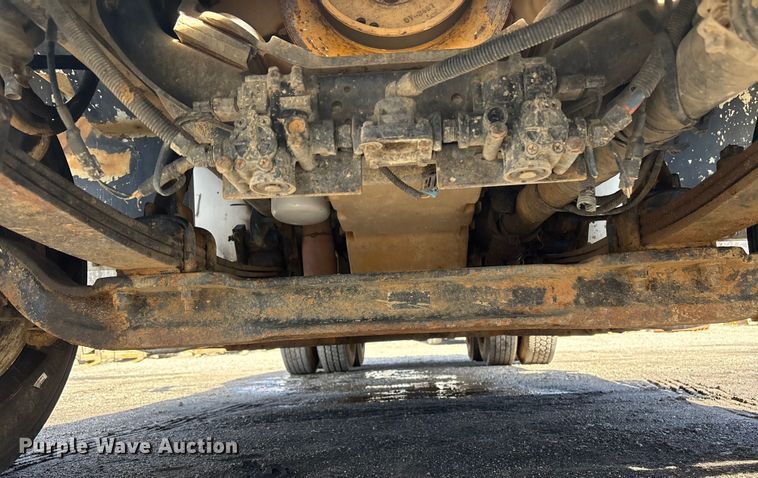 image for item FI0144 1995 International 8100 water truck