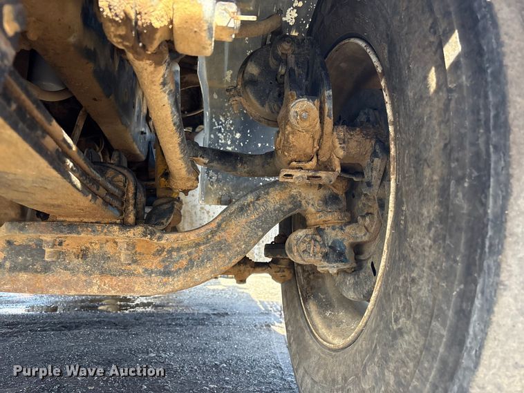 image for item FI0144 1995 International 8100 water truck