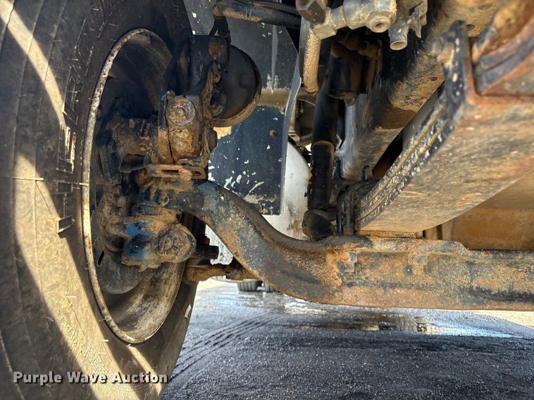 image for item FI0144 1995 International 8100 water truck