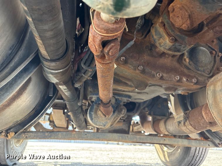 image for item FI0144 1995 International 8100 water truck