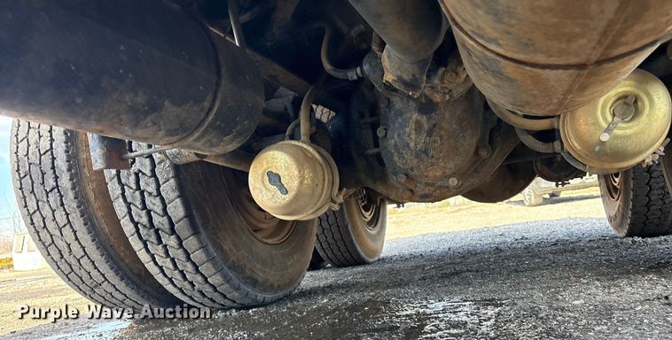 image for item FI0144 1995 International 8100 water truck