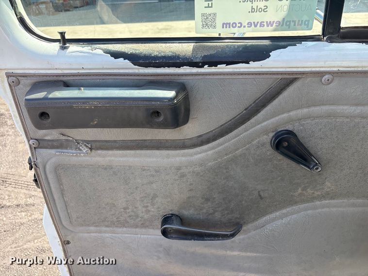 image for item FI0144 1995 International 8100 water truck