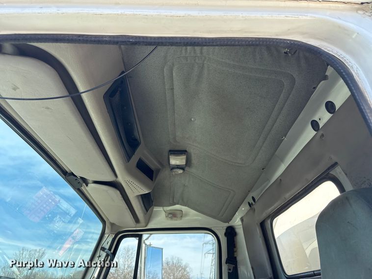 image for item FI0144 1995 International 8100 water truck