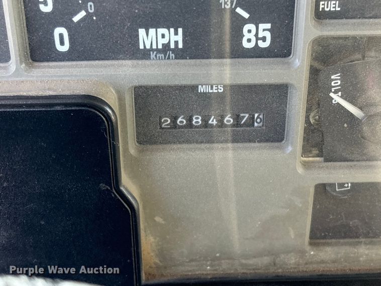 image for item FI0144 1995 International 8100 water truck