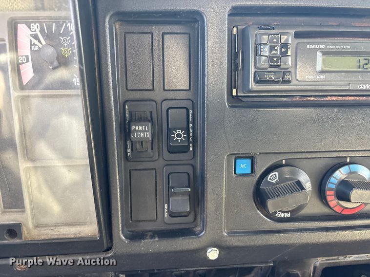 image for item FI0144 1995 International 8100 water truck