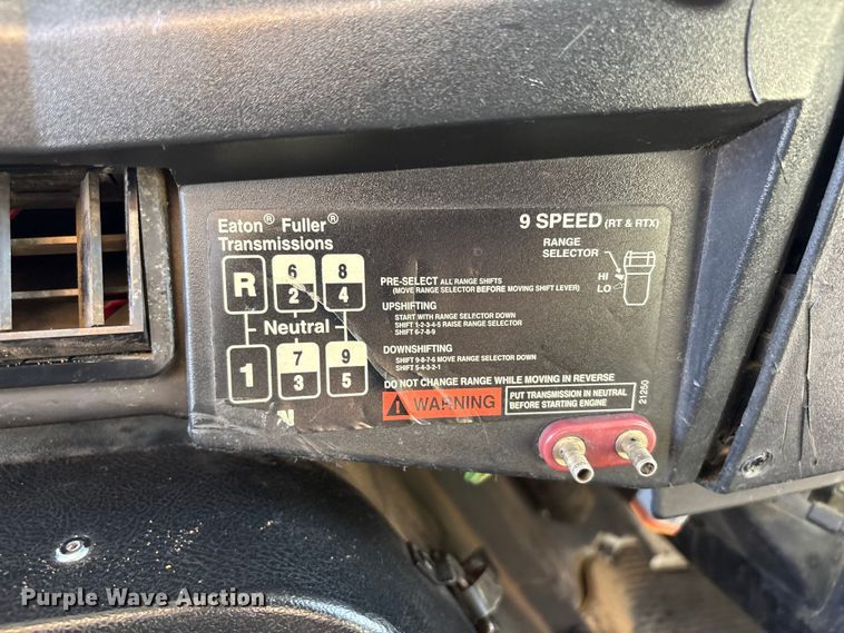 image for item FI0144 1995 International 8100 water truck