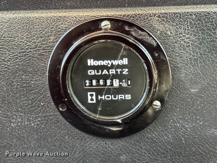 image for item FI0144 1995 International 8100 water truck