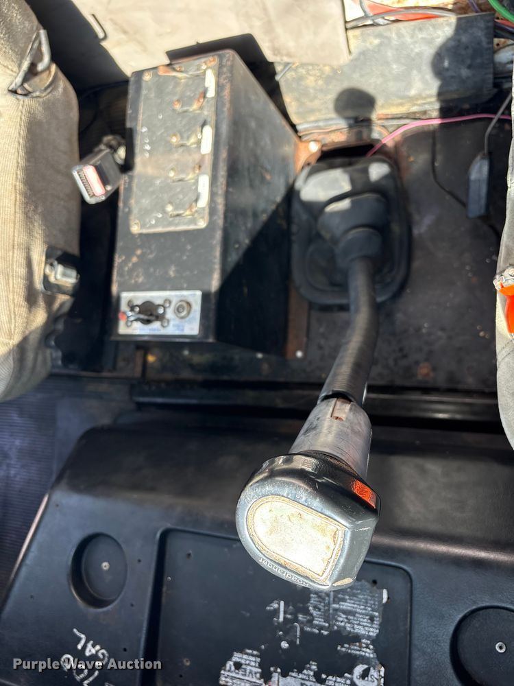 image for item FI0144 1995 International 8100 water truck