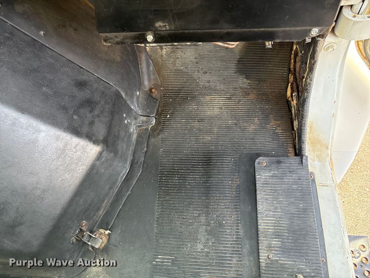 image for item FI0144 1995 International 8100 water truck