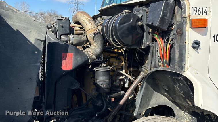 image for item FI0144 1995 International 8100 water truck