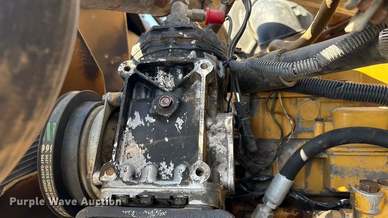 image for item FI0144 1995 International 8100 water truck