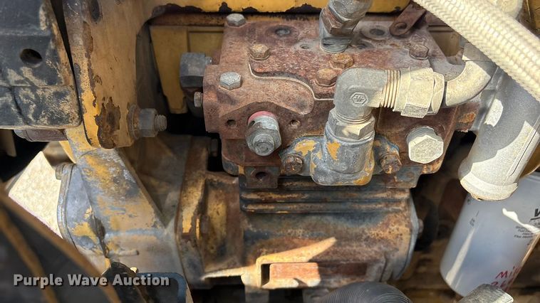 image for item FI0144 1995 International 8100 water truck