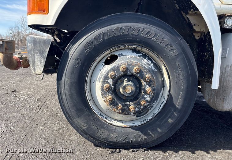 image for item FI0144 1995 International 8100 water truck