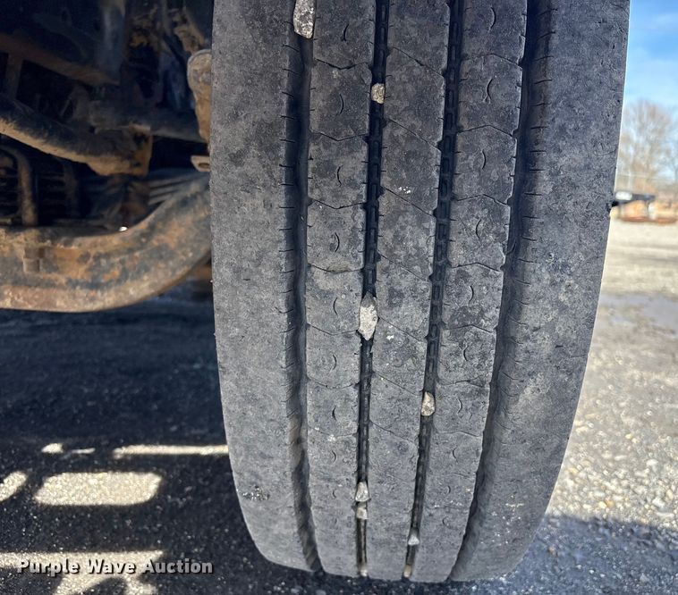 image for item FI0144 1995 International 8100 water truck