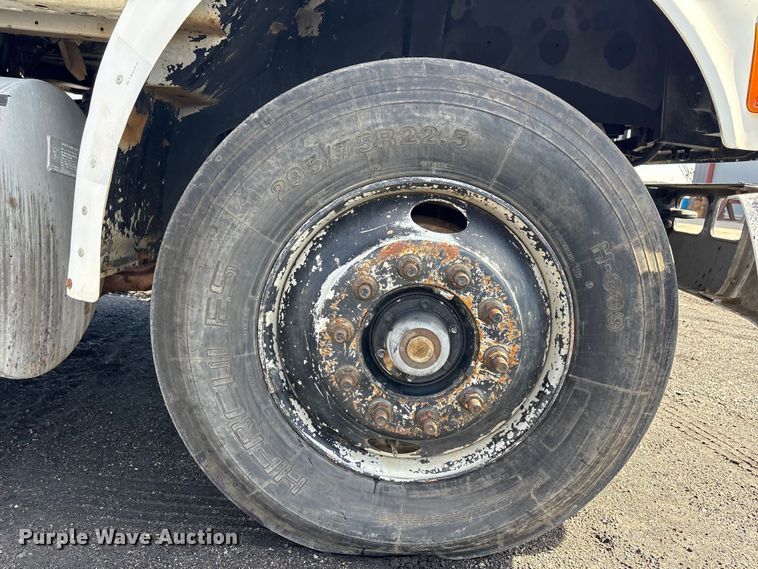 image for item FI0144 1995 International 8100 water truck