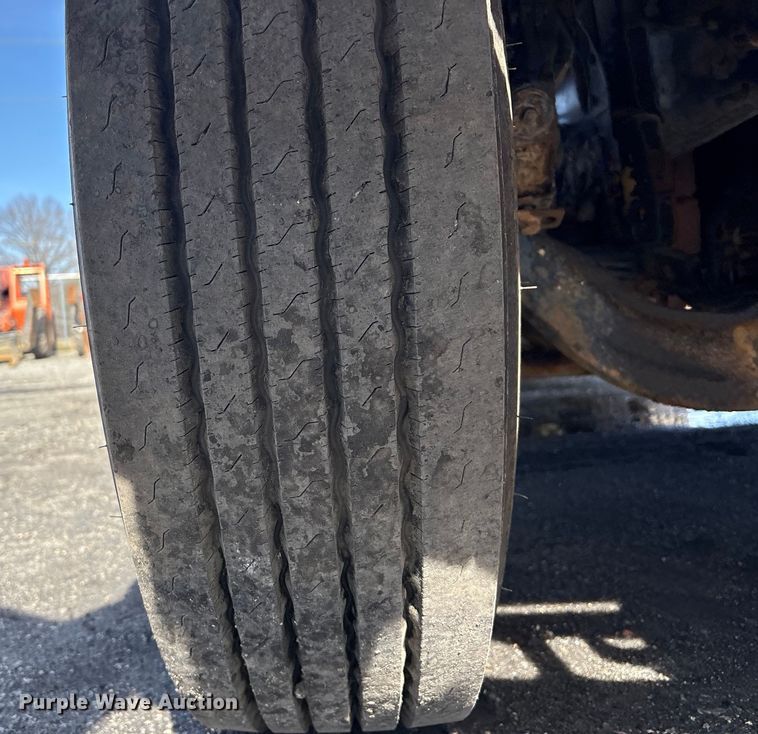 image for item FI0144 1995 International 8100 water truck