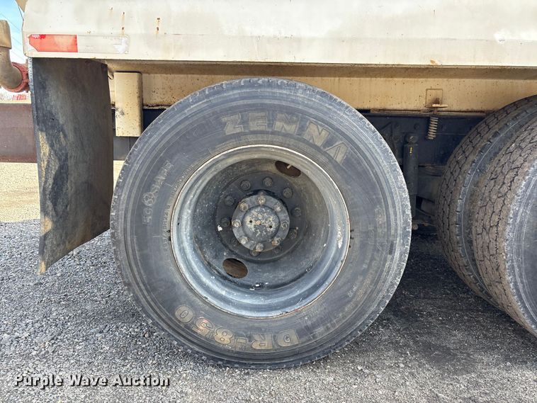 image for item FI0144 1995 International 8100 water truck