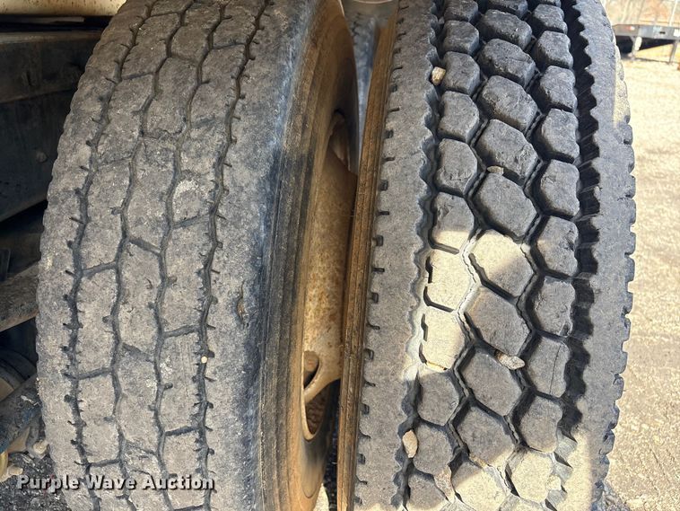 image for item FI0144 1995 International 8100 water truck