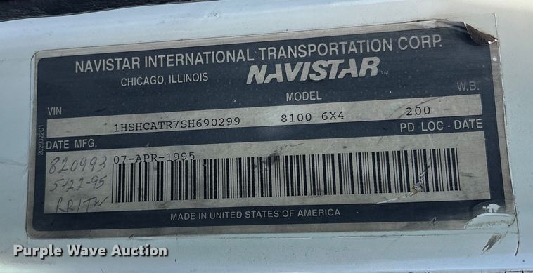 image for item FI0144 1995 International 8100 water truck