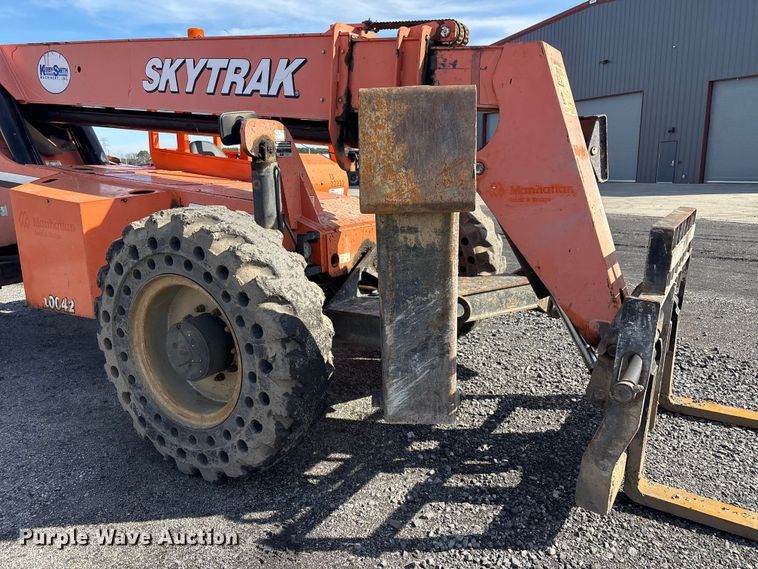 image for item FI0145 2014 JLG Skytrak 10042 telehandler