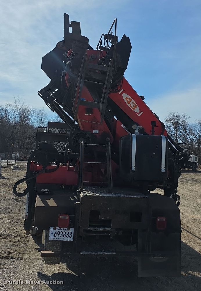 image for item FI0804 2006 Peterbilt 357 crane truck