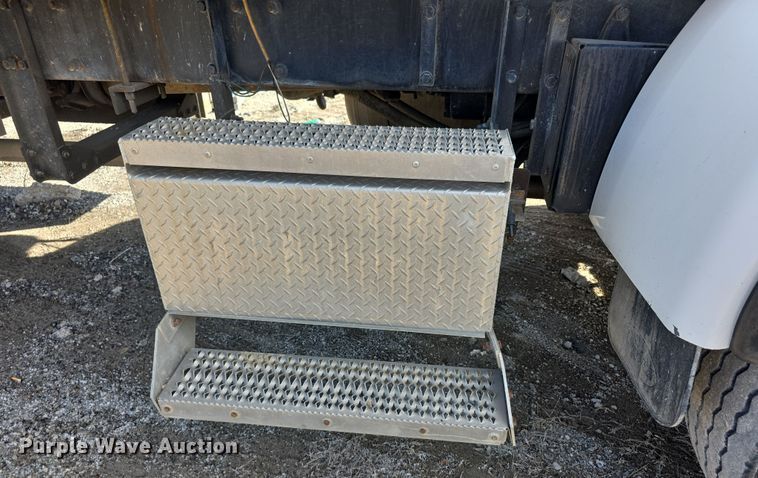 image for item FI0804 2006 Peterbilt 357 crane truck