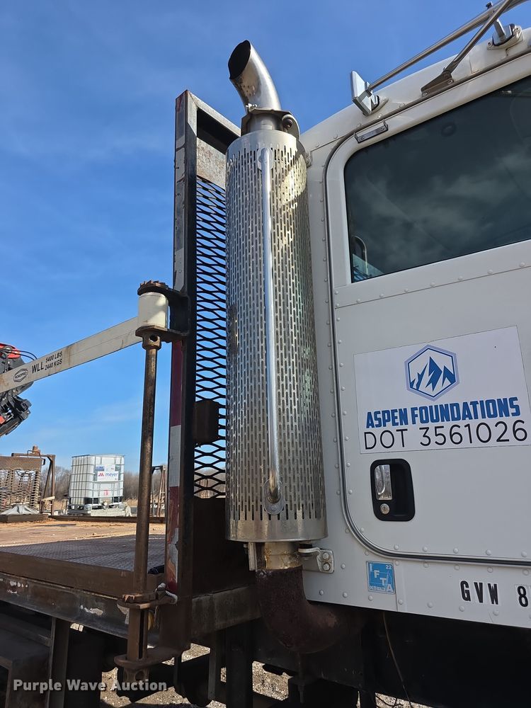 image for item FI0804 2006 Peterbilt 357 crane truck