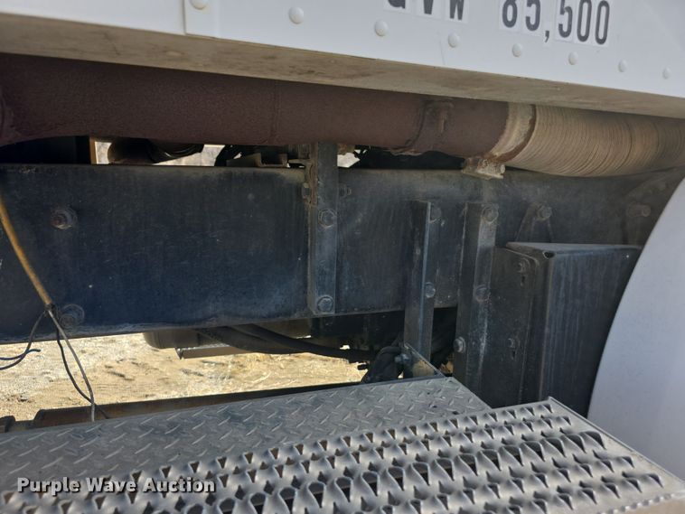 image for item FI0804 2006 Peterbilt 357 crane truck