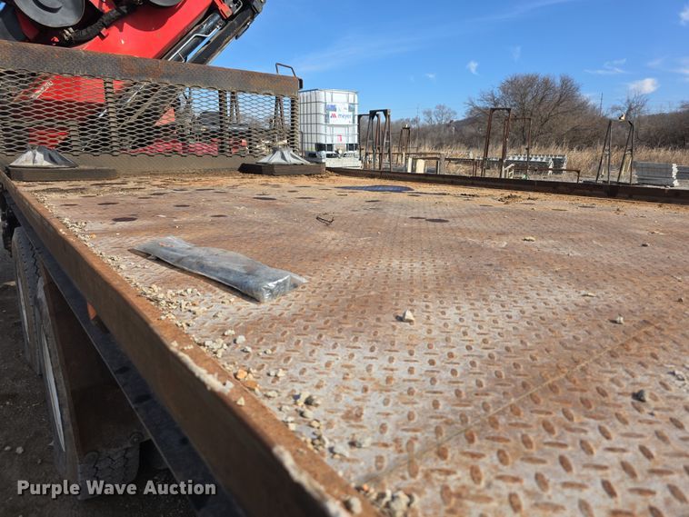 image for item FI0804 2006 Peterbilt 357 crane truck