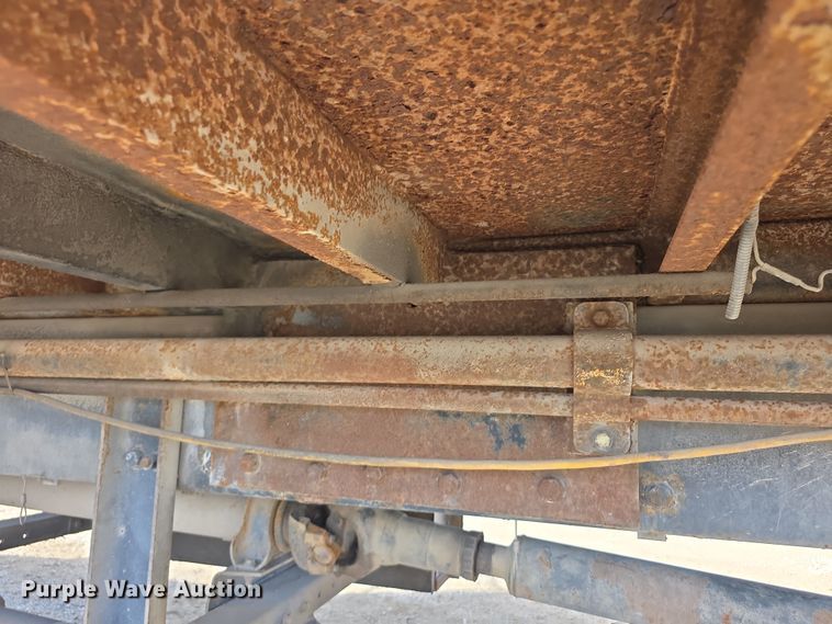 image for item FI0804 2006 Peterbilt 357 crane truck