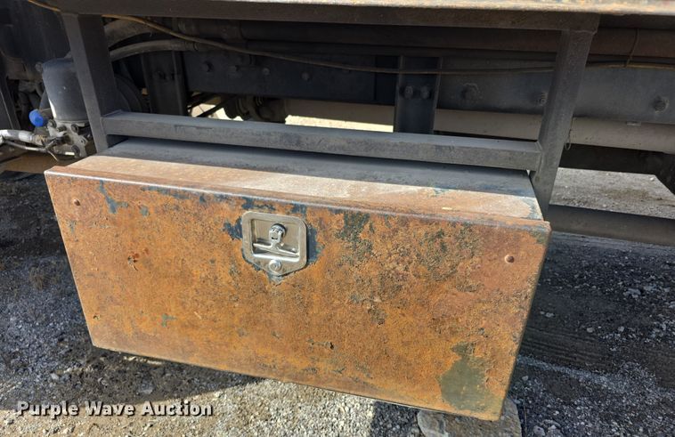 image for item FI0804 2006 Peterbilt 357 crane truck