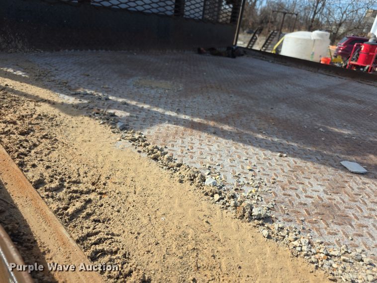 image for item FI0804 2006 Peterbilt 357 crane truck