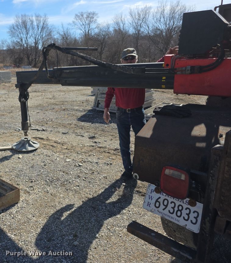 image for item FI0804 2006 Peterbilt 357 crane truck