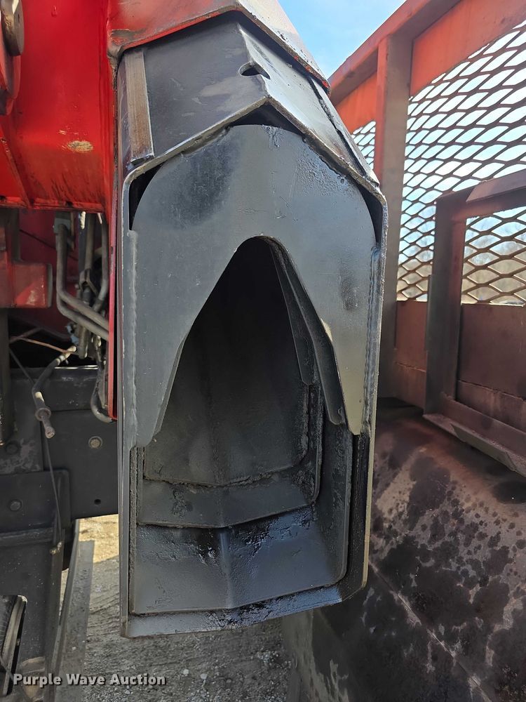 image for item FI0804 2006 Peterbilt 357 crane truck